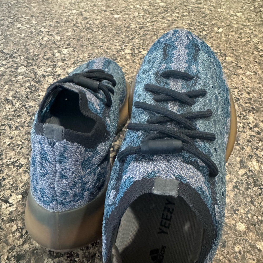 Yeezy tennis shoes